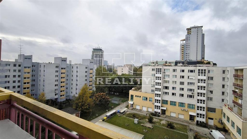 Praktický 2-izbový byt • loggia s výhľadom do... - 7