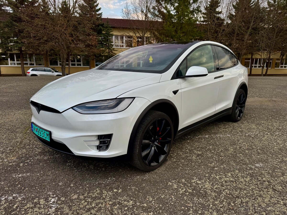 Tesla Model X - 7