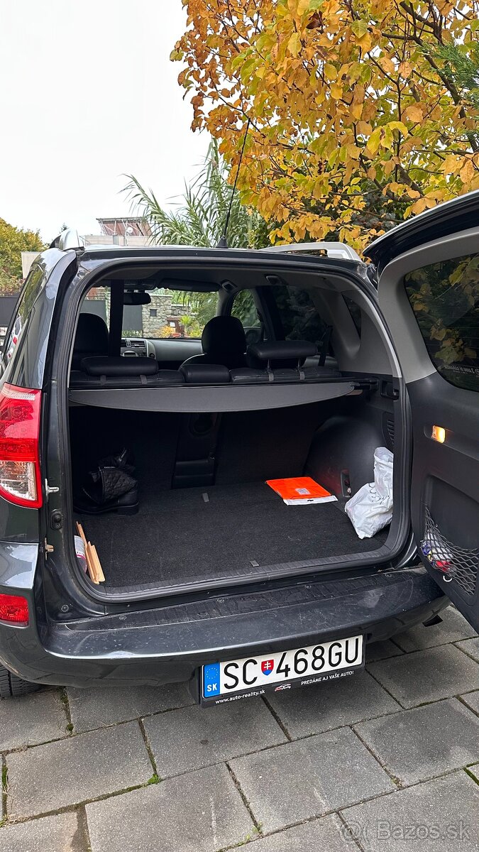Predám toyota RAV4 4x4 - 7