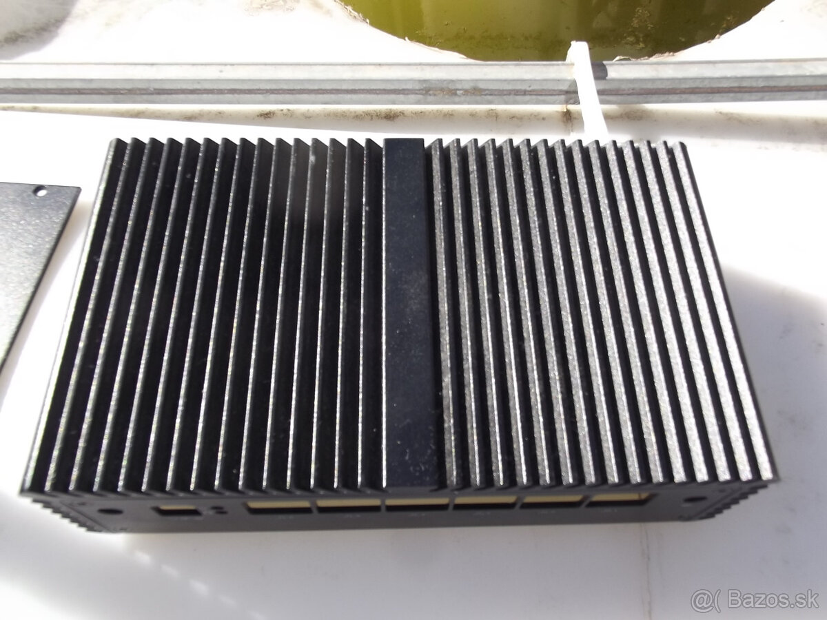 Malá skrinka na minipc - 7