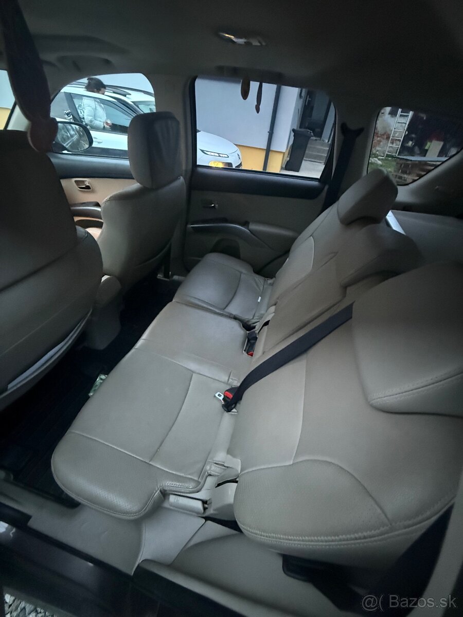 Mitsubishi Outlander - 7