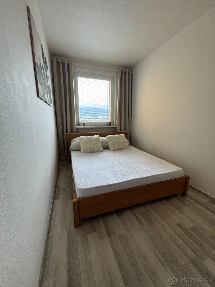 3-IZBOVÝ BYT S LOGGIOU S VÝHĽADOM NA MARTNSKÉ HOLE - 7