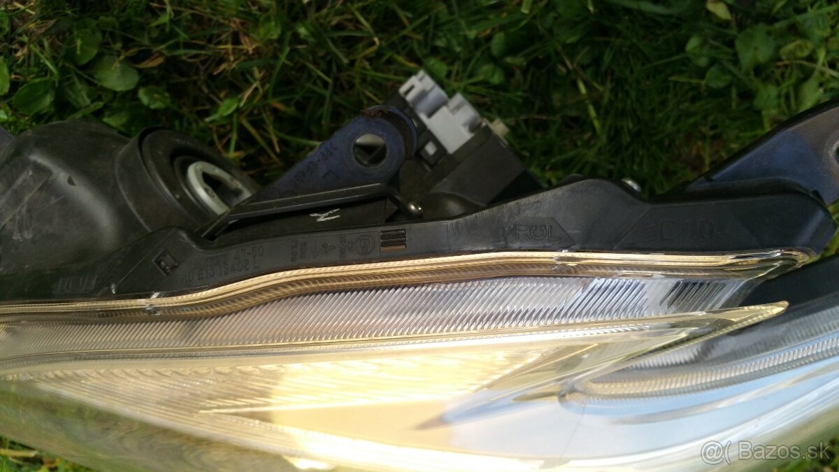 Predám na Toyotu Prius III 2013-2015 Ľavý Predný Bi LED svet - 7