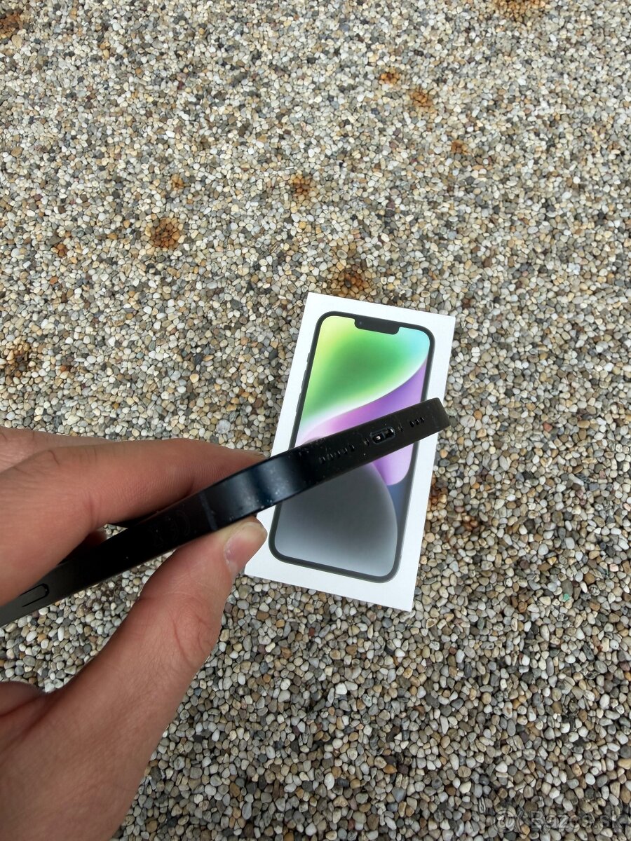 IPhone 14 - baterie 100% - 7