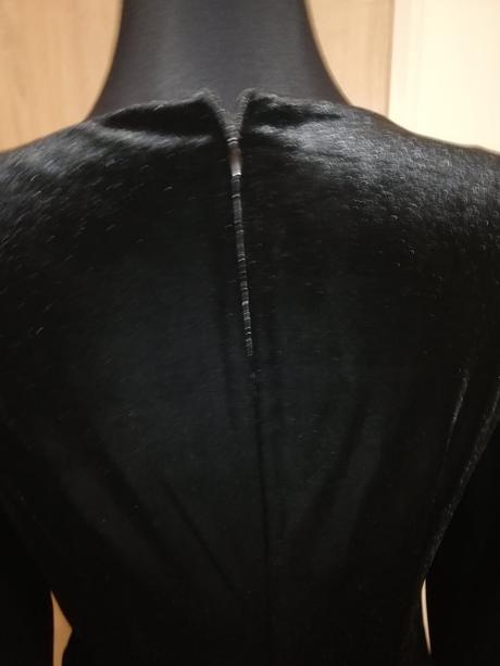 Zamatové šaty Montego veľkosť M - 7