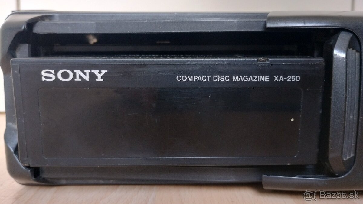 Predám 10 CD menič Sony CDX-605 - 7