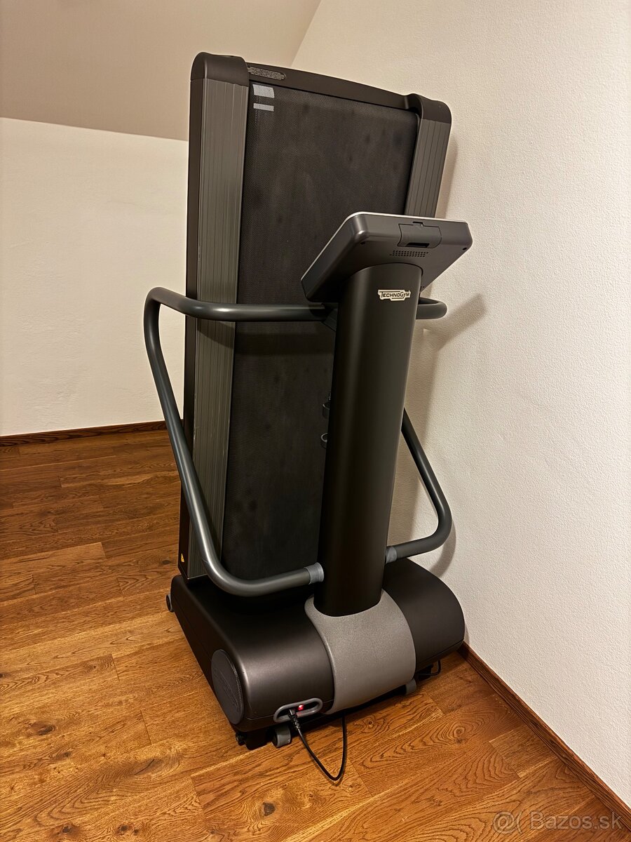 Bežecký pás Technogym - 7