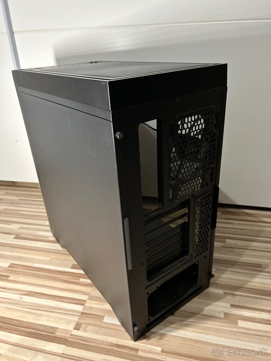 Predám PC skrinku EVOLVEO T3 – ATX - 7