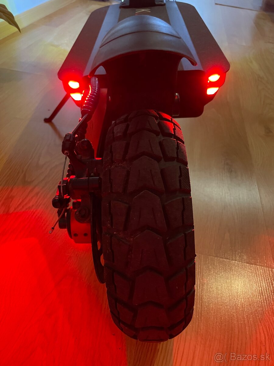 Kugo G-Booster (silná elektrická kolobežka) - 7