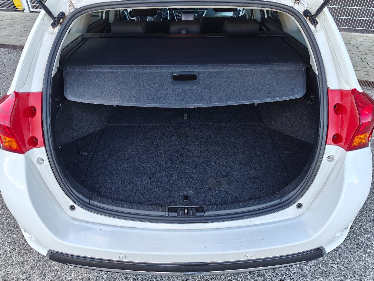 Toyota Auris 2014. 1,4 diesel - 7