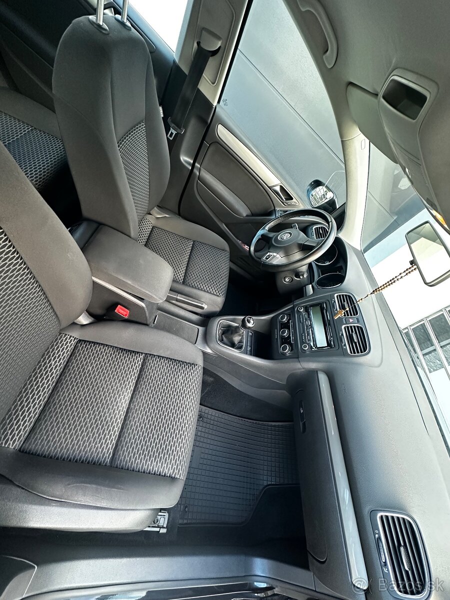 PREDÁM AUTO ZNAČKY VOLKSWAGEN GOLF - 7