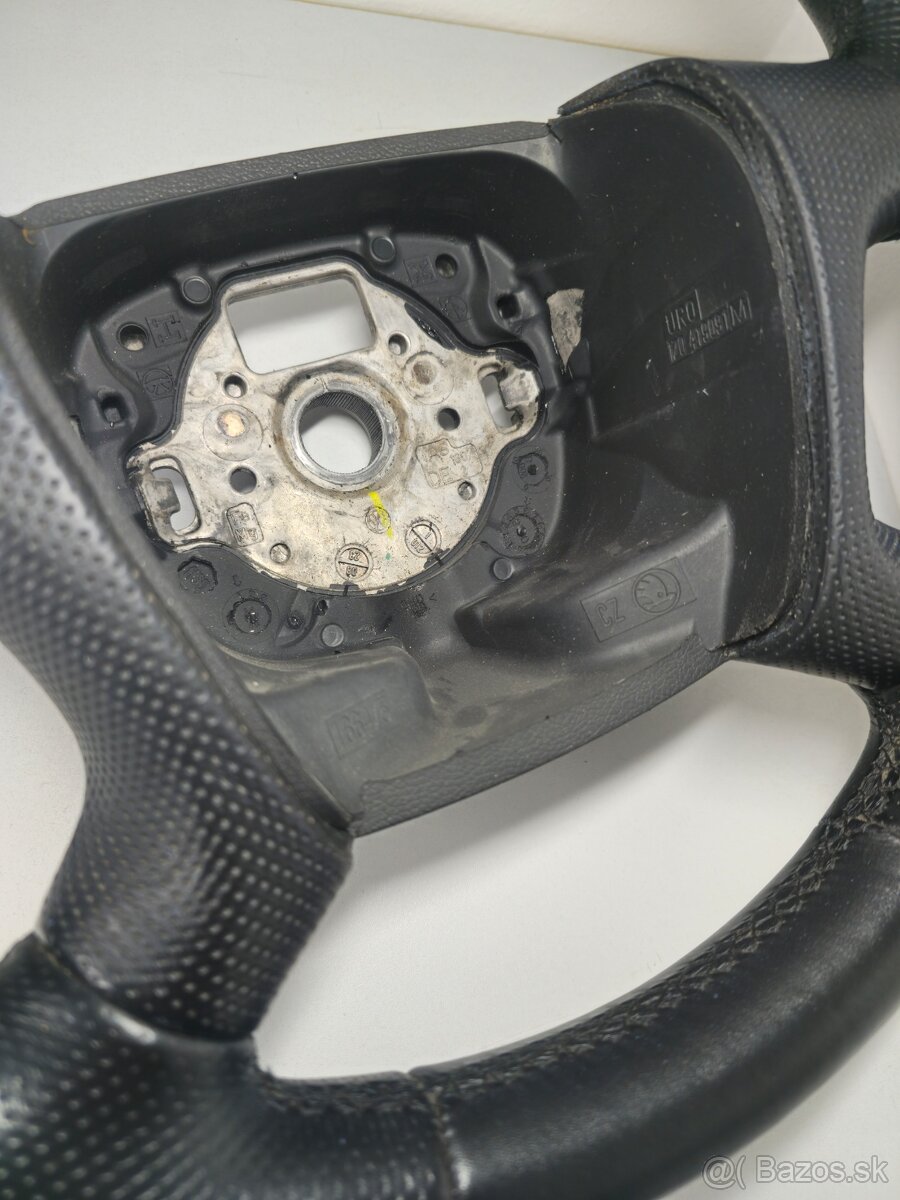 PERFOROVANÝ KOŽENÝ VOLANT OCTAVIA FABIA - 7