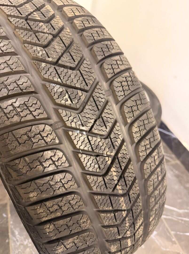 tesla model S zimní sada r19 pirelli dot2020 - 7