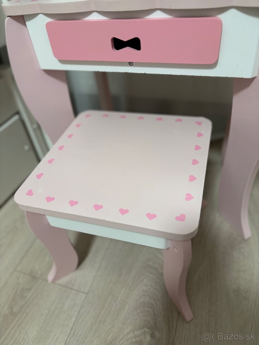 Kozmetický stolík - 7