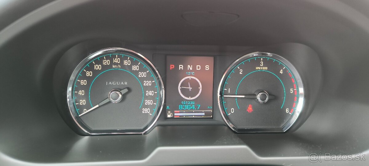 Jaguár XF - 7