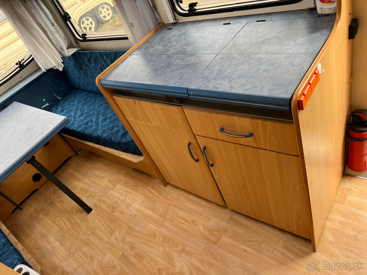 Karavan Hobby De Luxe 400-Palanda, váha 980kg pov. - 7