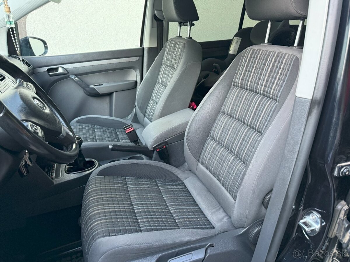 Volkswagen Touran 2.0 TDI Cross, Mesačne: 225€ - 7