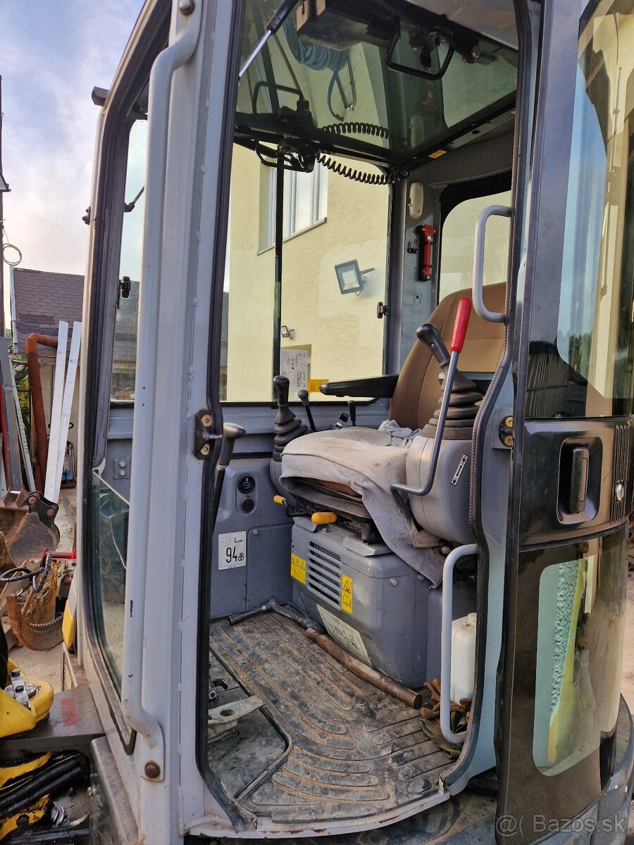 New Holland-Kobelco - 7