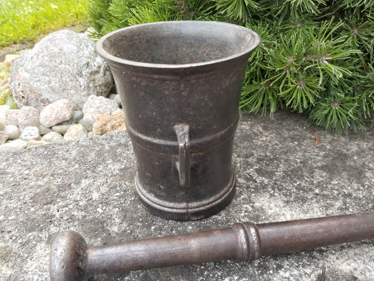 Velký hmoždíř s uchy a tloukem - 7