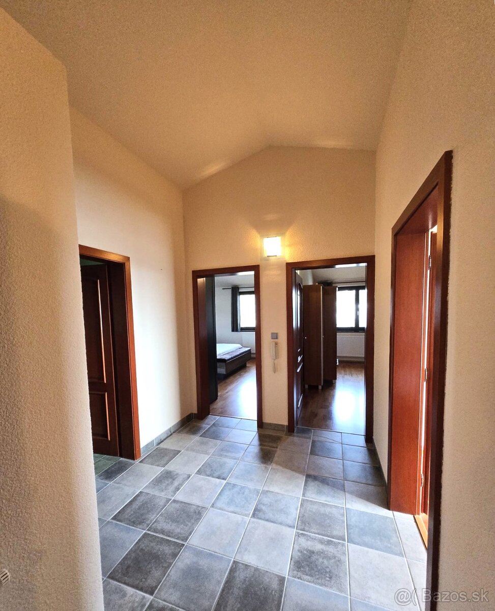 Prenájom – 4 izbový exkluzívny byt s výhľadom BA I - 7