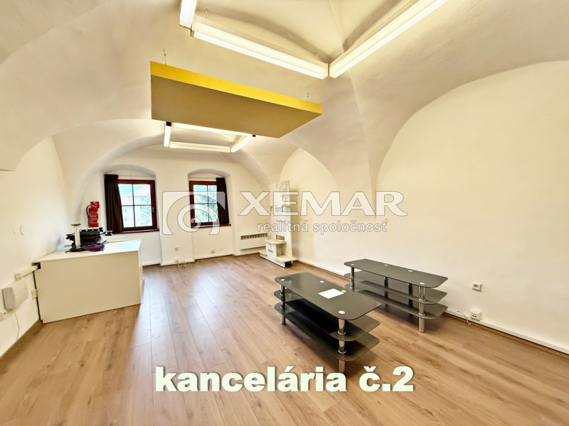 Na prenájom LUKRATÍVNE kancelárske priestory BB - Námestie - 7