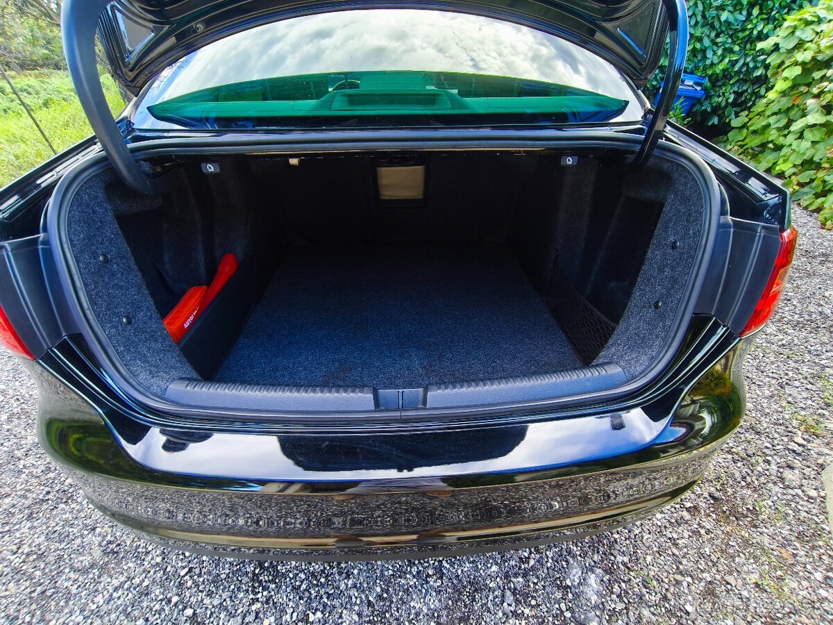 Predám VW Jetta 1.6Tdi DSG - 7