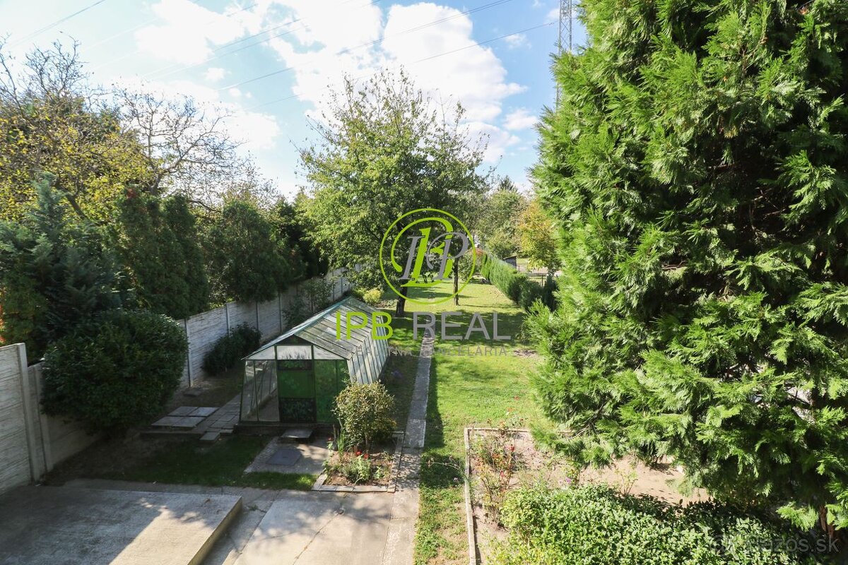 Pekný 7-izbový kompletne zariadený rodinný dom s garážou s v - 7