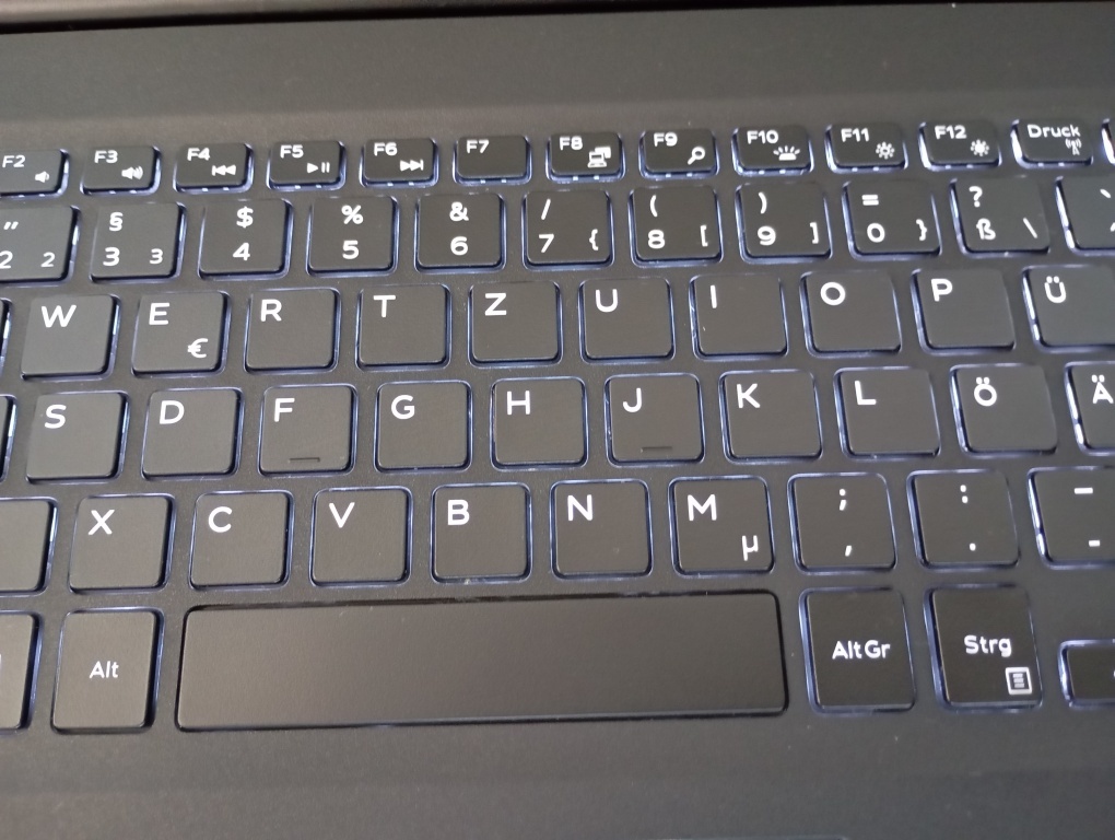 predám Dell Latitude 3500 , Intel core i5 , 8gb ram , ssd - 7