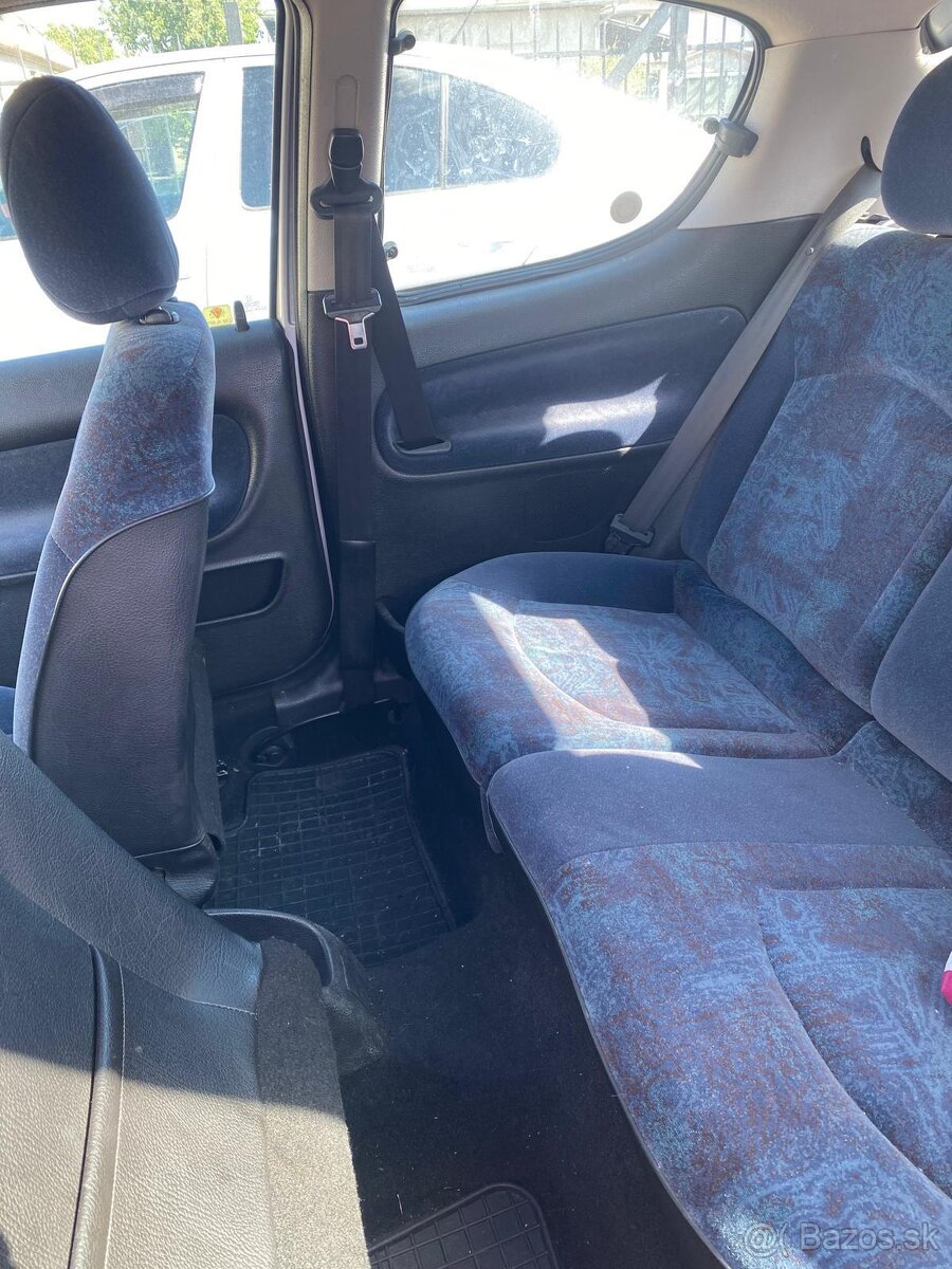 Peugeot 206 1,4 benzín - 7