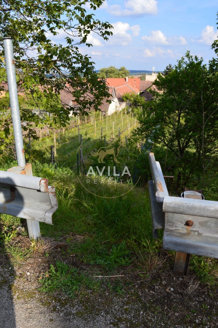 TOP NA PREDAJ: zaujímavý pozemok 740m2 - Smolenice - 7