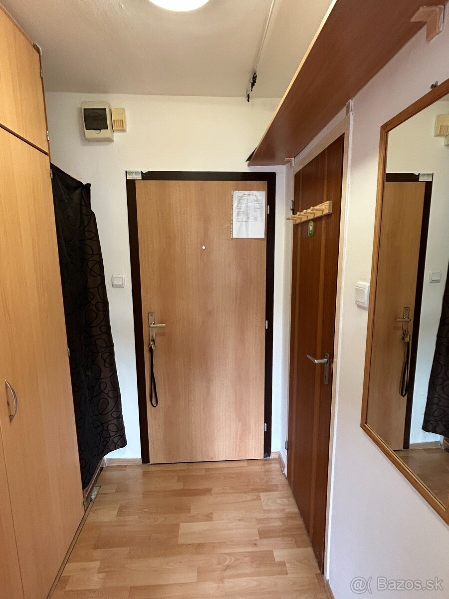Predám pekný 1- izbový byt v Banskej Bystrici - 7