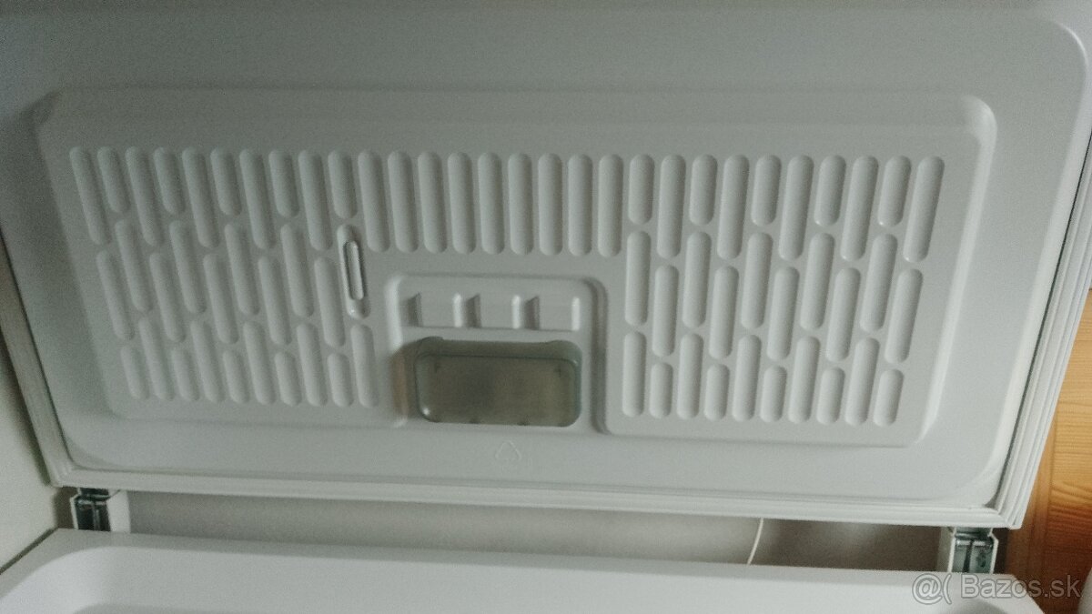 Truhlicová mraznička Whirlpool - 7