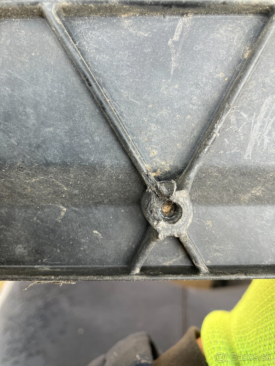 chladicova stena skoda Rapid 5JA80558N predlift - 7