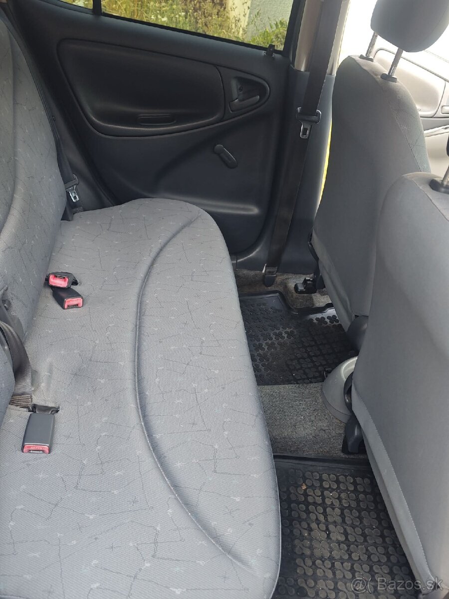 Predám Toyota Yaris 1.0 - 7