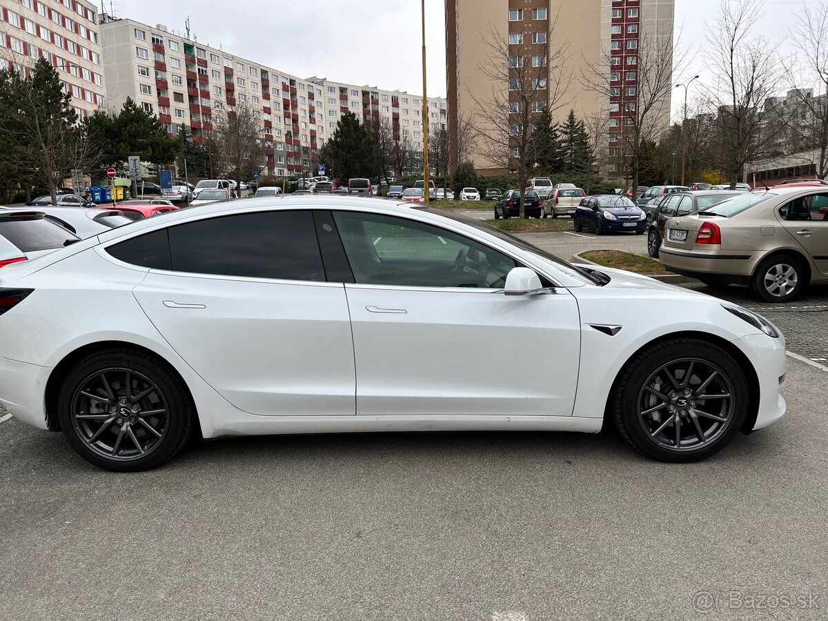 Tesla model 3 - 7