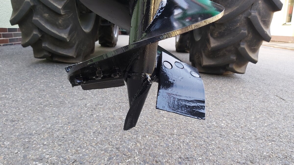 PŮDNÍ VRTÁK ZA TRAKTOR - 7