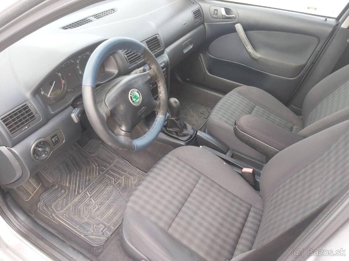 Škoda Octavia 1.6 Ambiente - 7