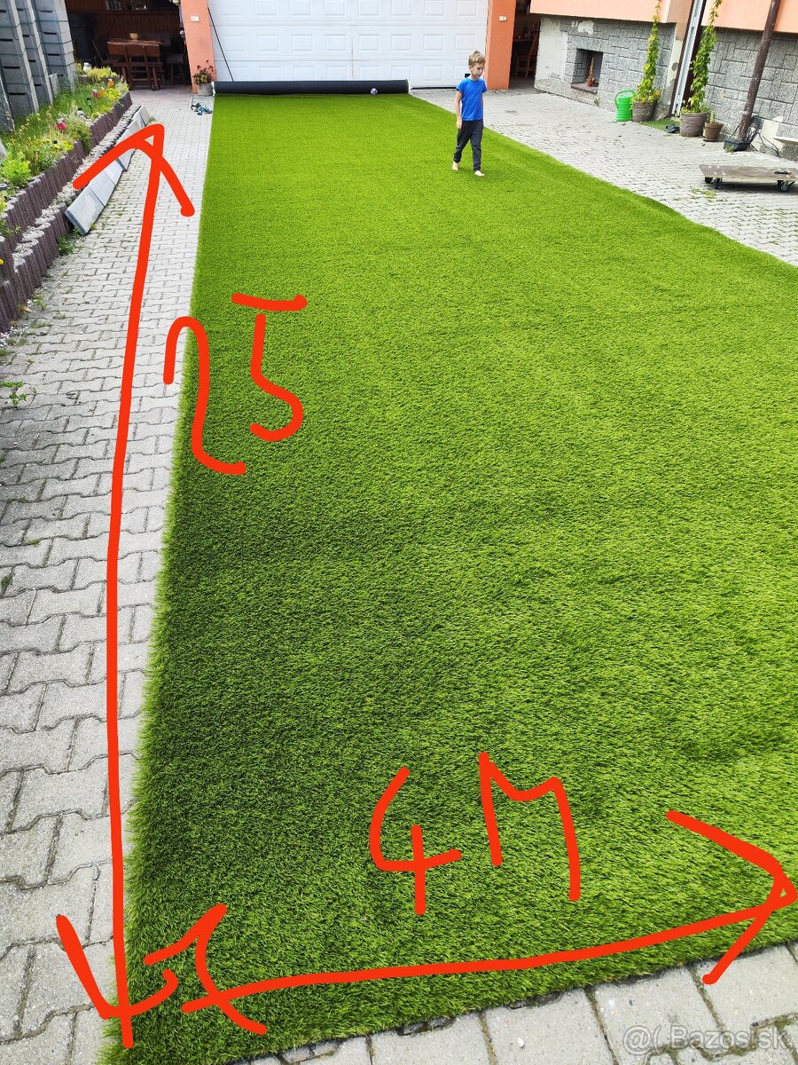 Umělý trávník výška 35 mm, velmi jemný na dotek. - 7