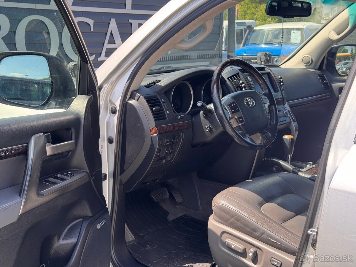 Toyota Land Cruiser 200 4.5D V8 - 7