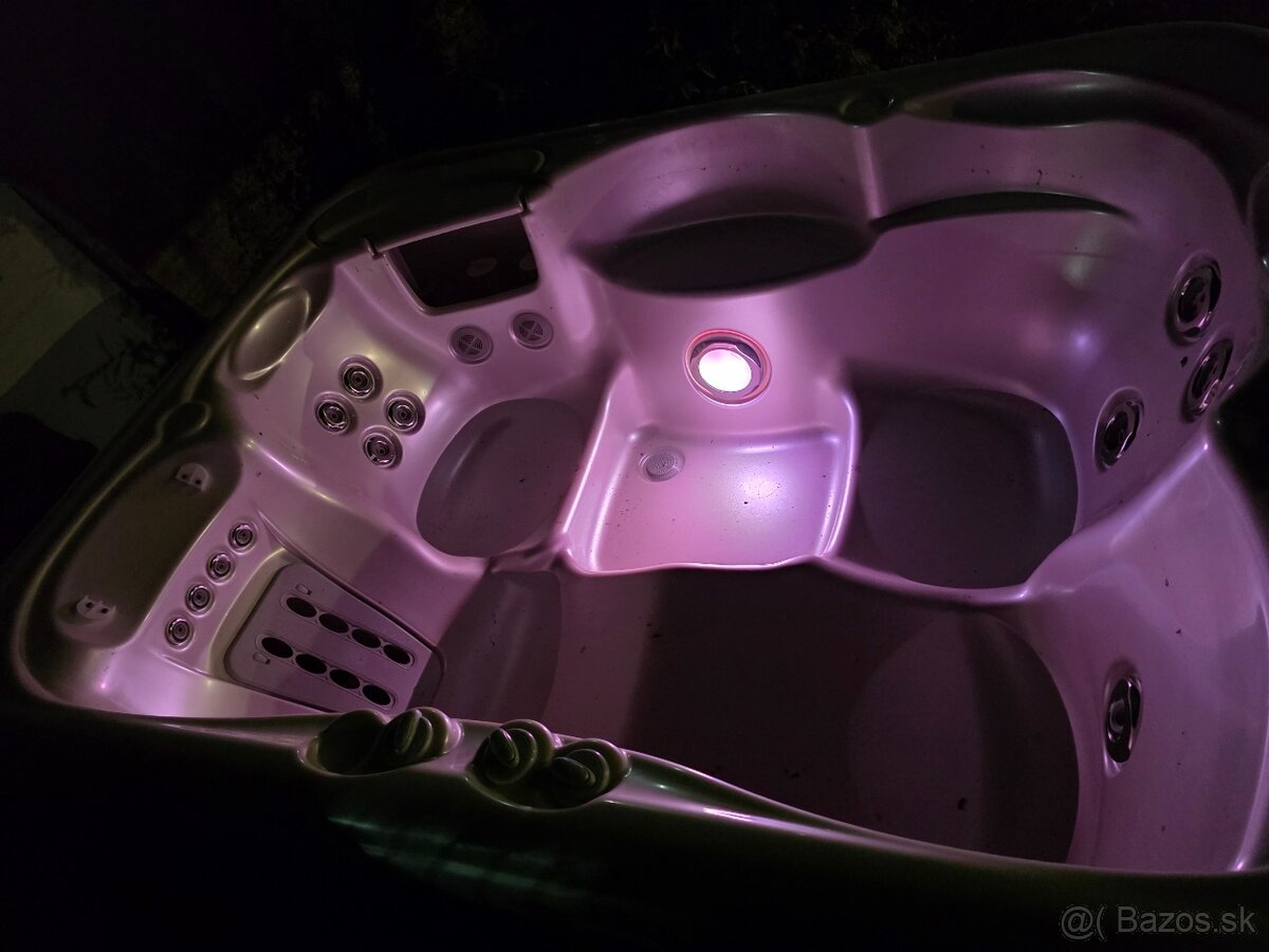 Luxusna virivka Jacuzzi pre 4 osoby - 7