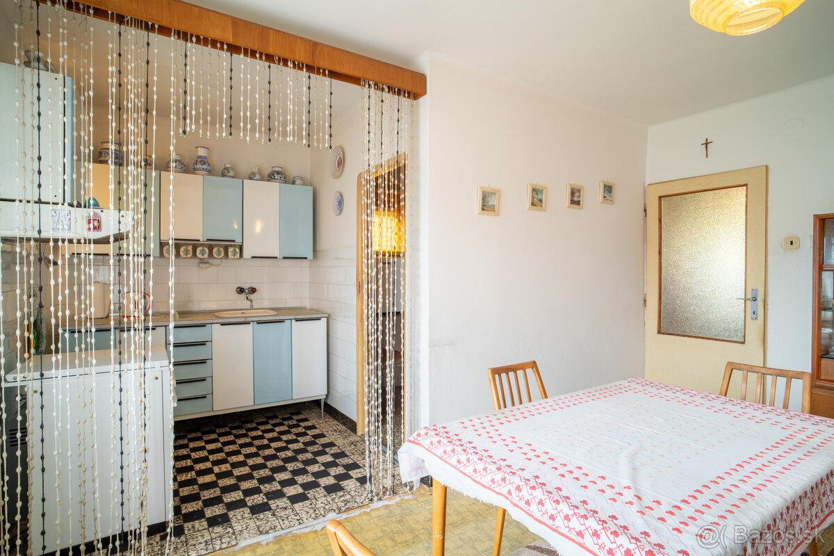 Na predaj 5-izbový rodinný dom Veľké Leváre - 7