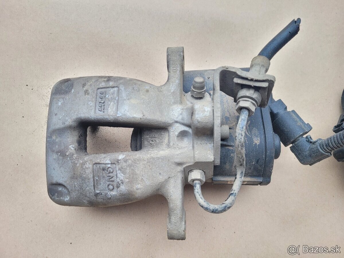 Predám zadné strmene s motorčekmi pre Volkswagen Passat b6 - 7