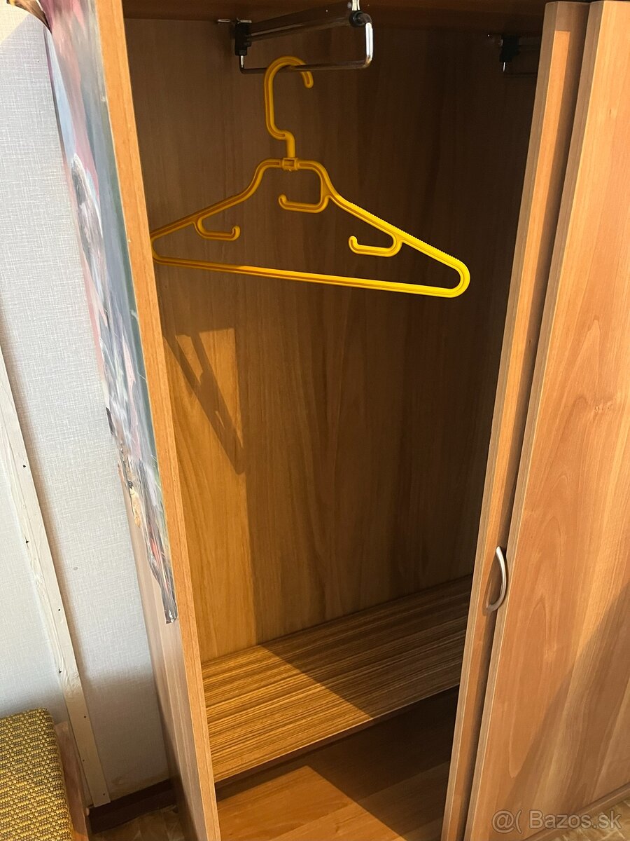 Stoličky - Skrine - Postele - Stoly - 7