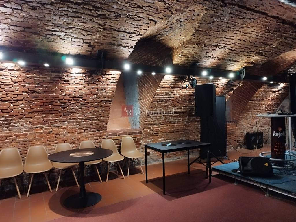 JEDINEČNÝ PRIESTOR v suteréne historickej budovy, Banská Bys - 7