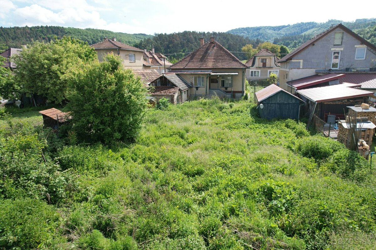 NA PREDAJ: 2-izbový rodinný dom s veľkým pozemkom 805 m² v p - 7