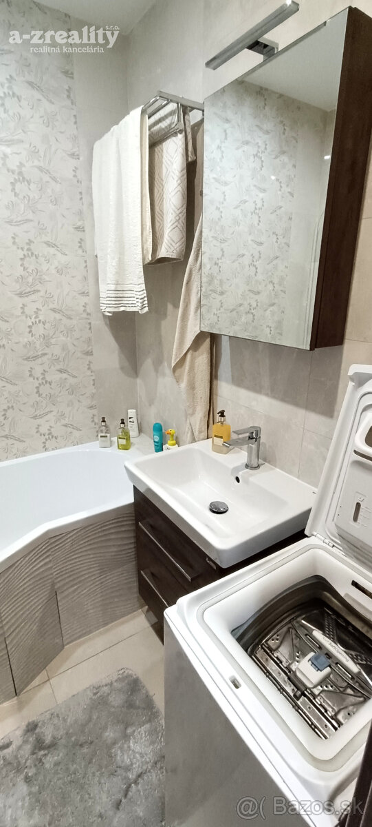 Na predaj zrekonštruovaný veľký 3 izbový byt v Nových Zámkoc - 7