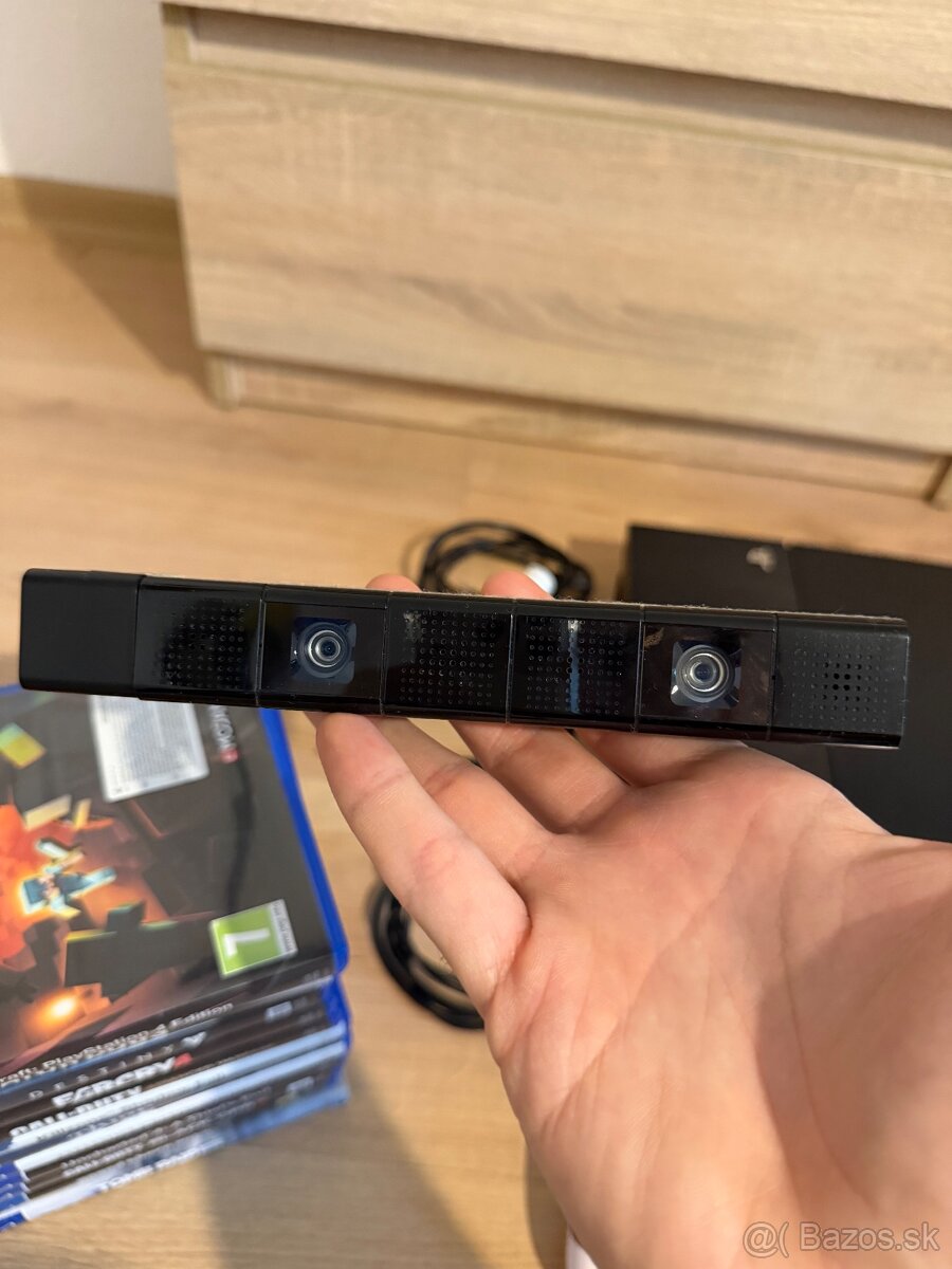 PS4 500GB , ovládače , hry , PS4 kamera , slúchadlá A ĎALŠIE - 7