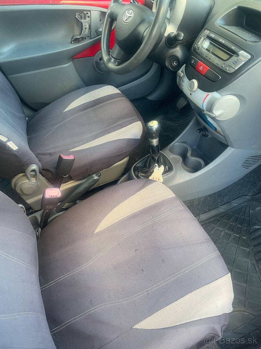 TOYOTA AYGO 1.0 , rok výroby 2007 - 7