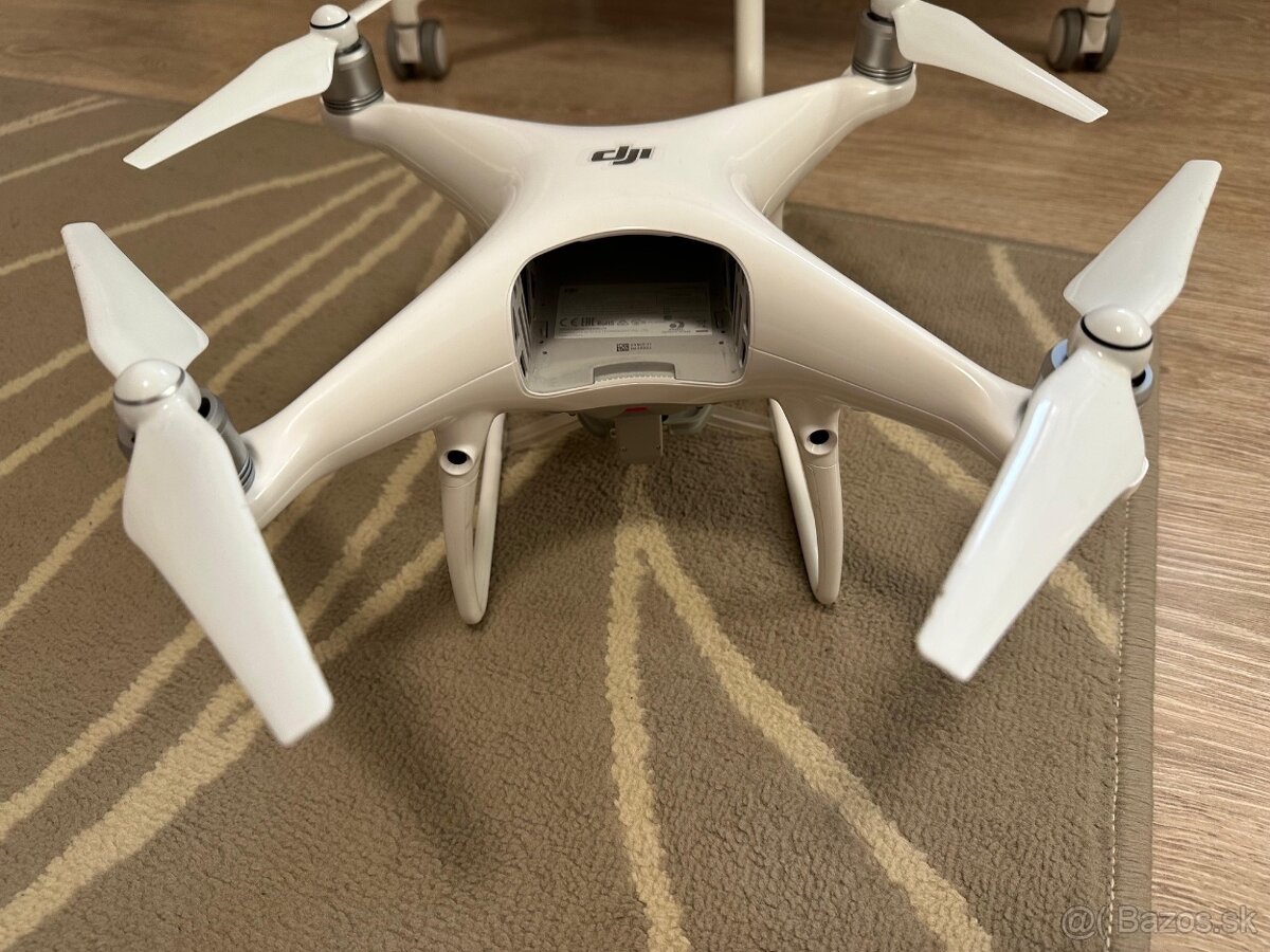 Dron DJI Phantom 4 - 7
