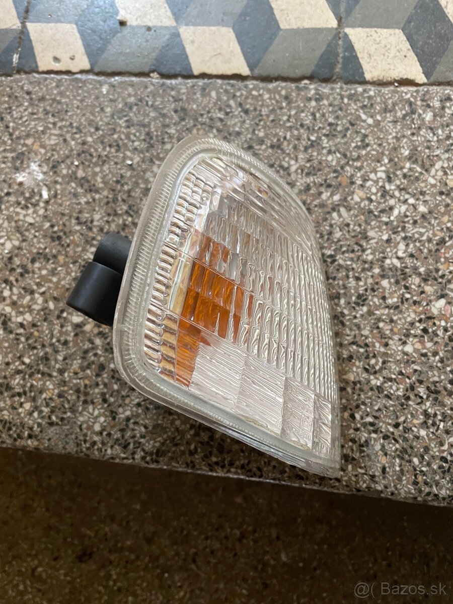 Predám pravé predné smerové svetlo – Peugeot 405 (1987–1996) - 7
